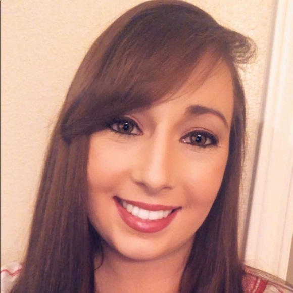 Meet your Posher, Alysia - Picture 1 of 1